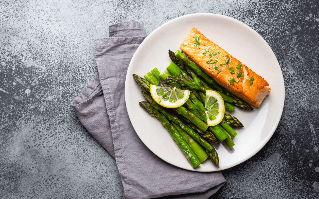 Marinated salmon and asparagus