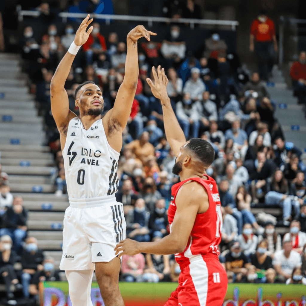 Le basketteur professionnel Elie Okobo devient ambassadeur du mouvement « I Love Microbiome »